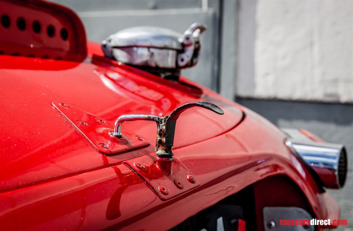 jaguar-e-type-semi-lightweight