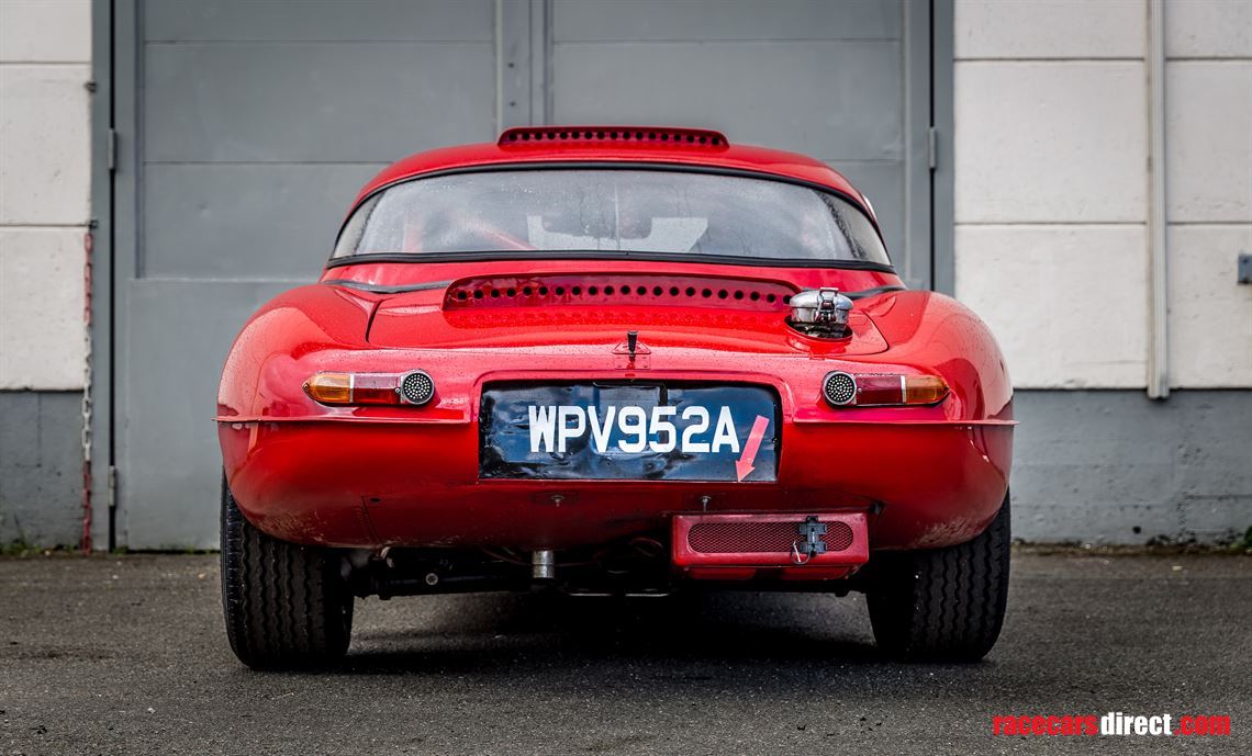 jaguar-e-type-semi-lightweight