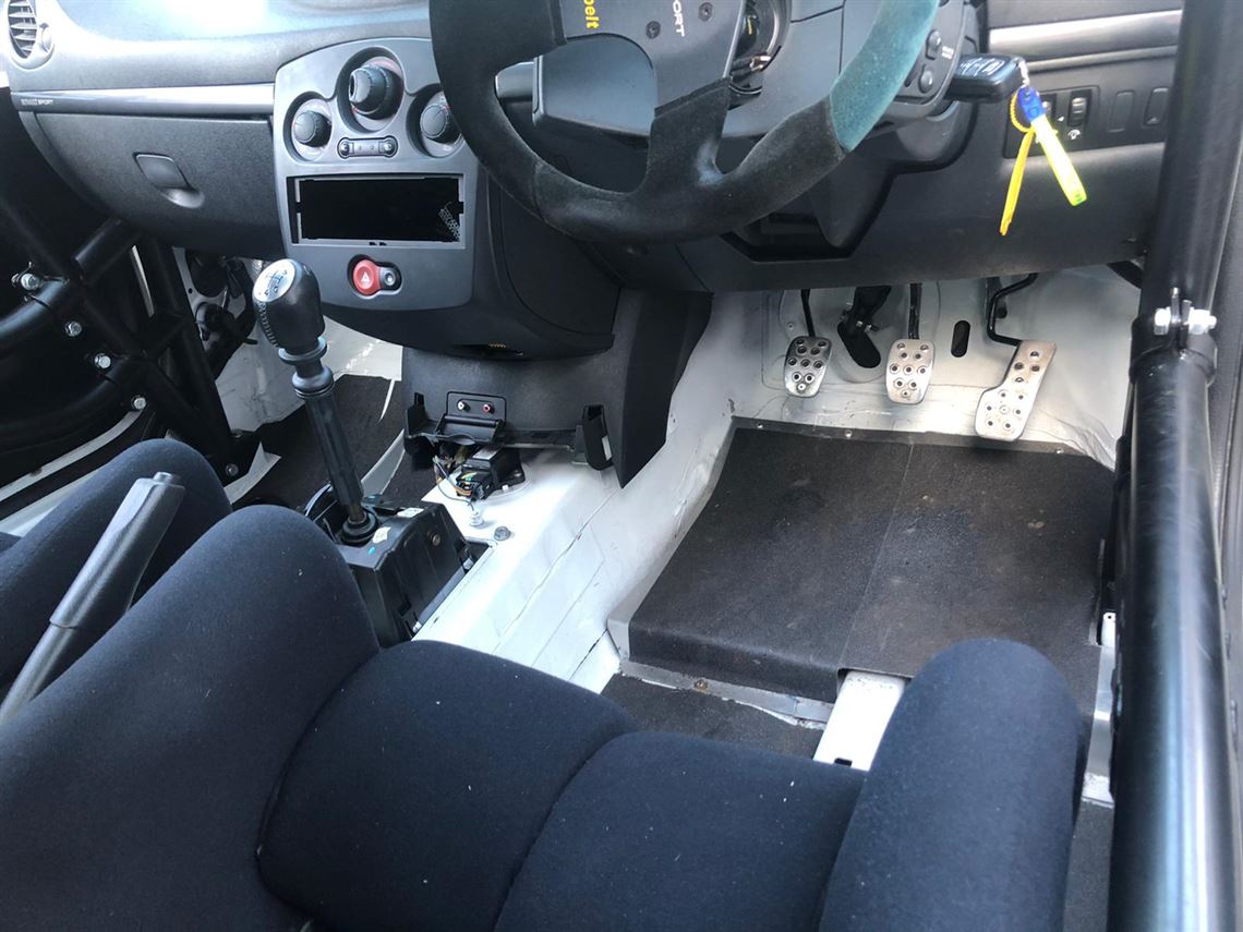 renault-clio-rs200-track-race-car