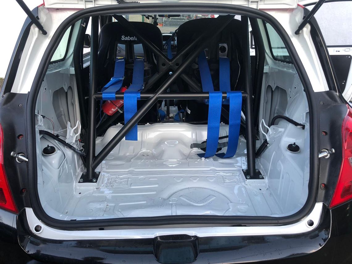 renault-clio-rs200-track-race-car