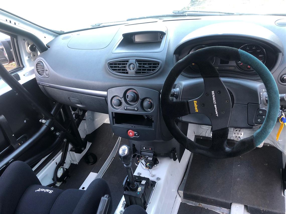 renault-clio-rs200-track-race-car