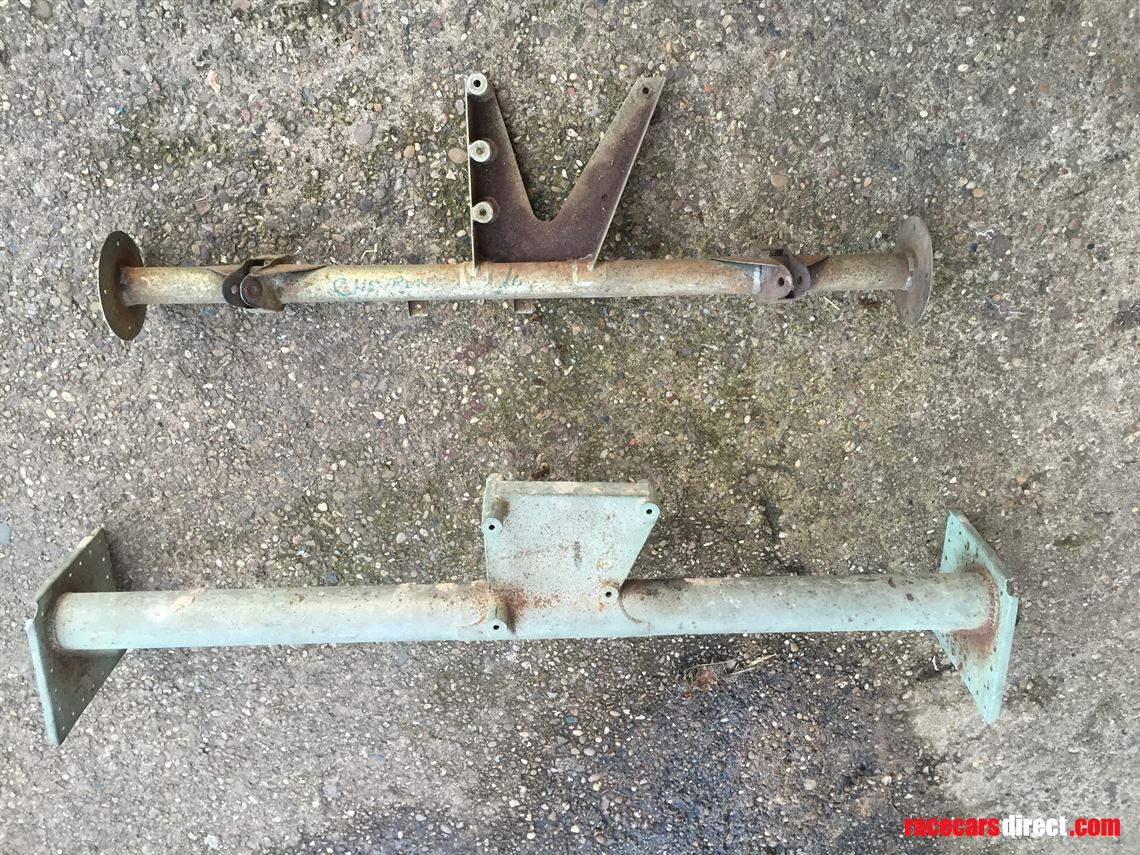 chevron-rear-wing-cross-tubes