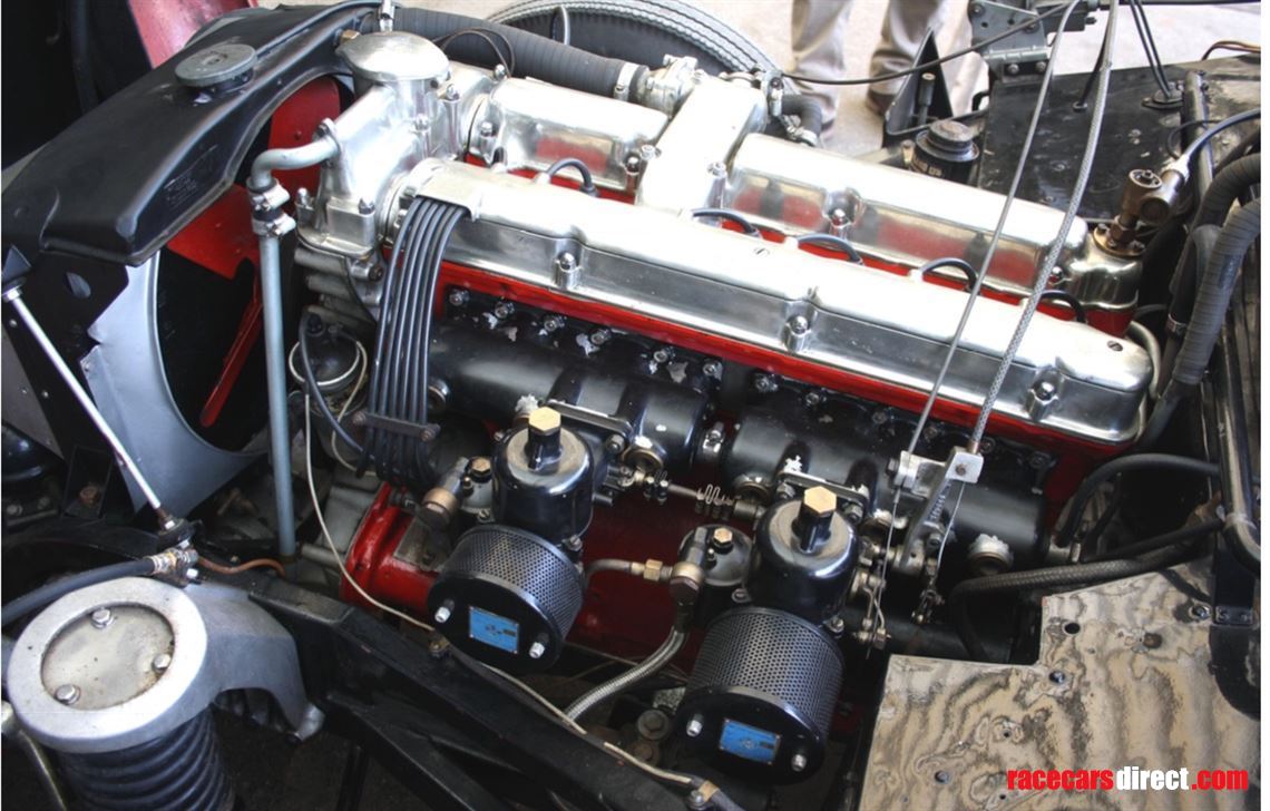 aston-martin-db24-rhd