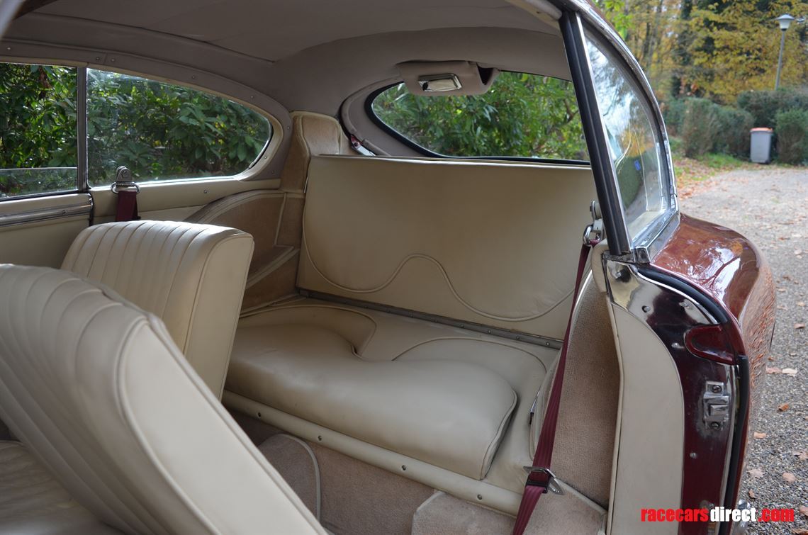 aston-martin-db24-rhd