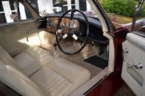 aston-martin-db24-rhd