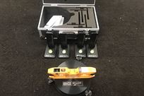 bg-motorsport-leveling-guage-and-flags-in-cas