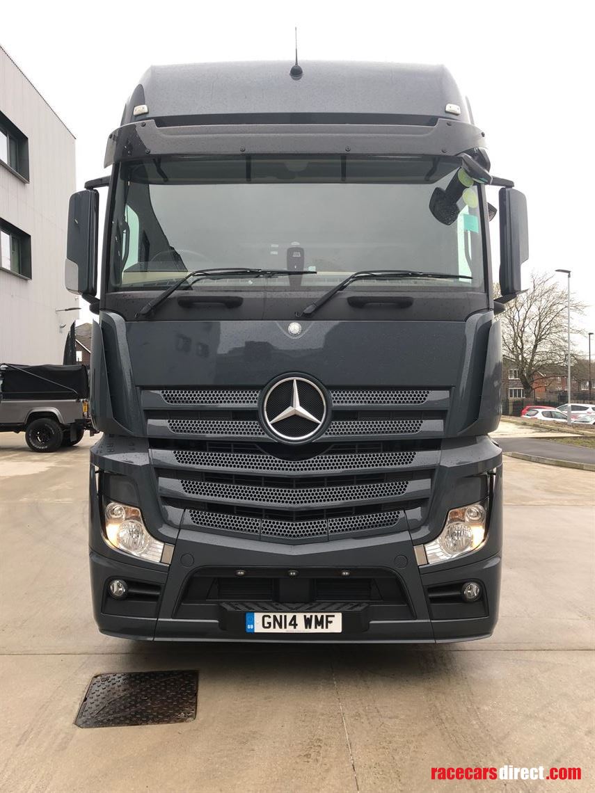 race-transporter-and-tractor-unit-with-awning