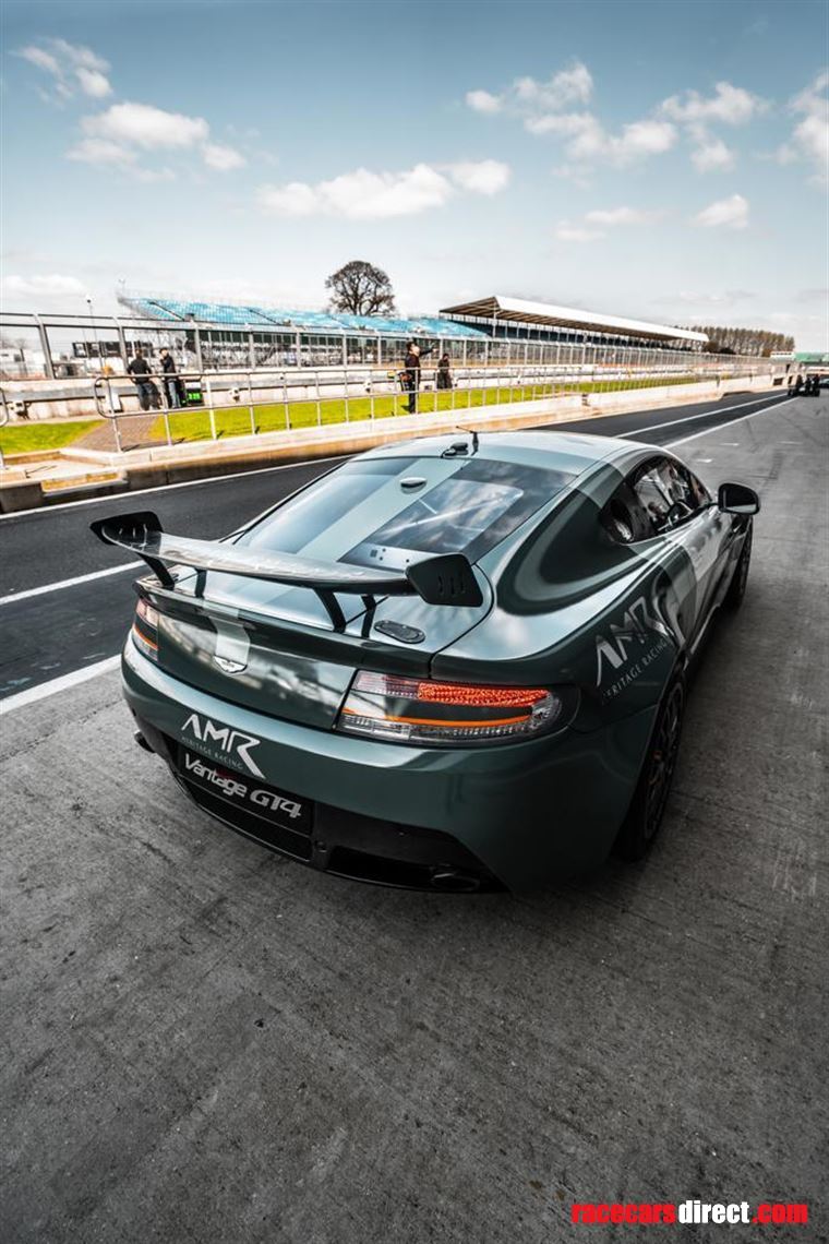 aston-martin-gt4-race-car