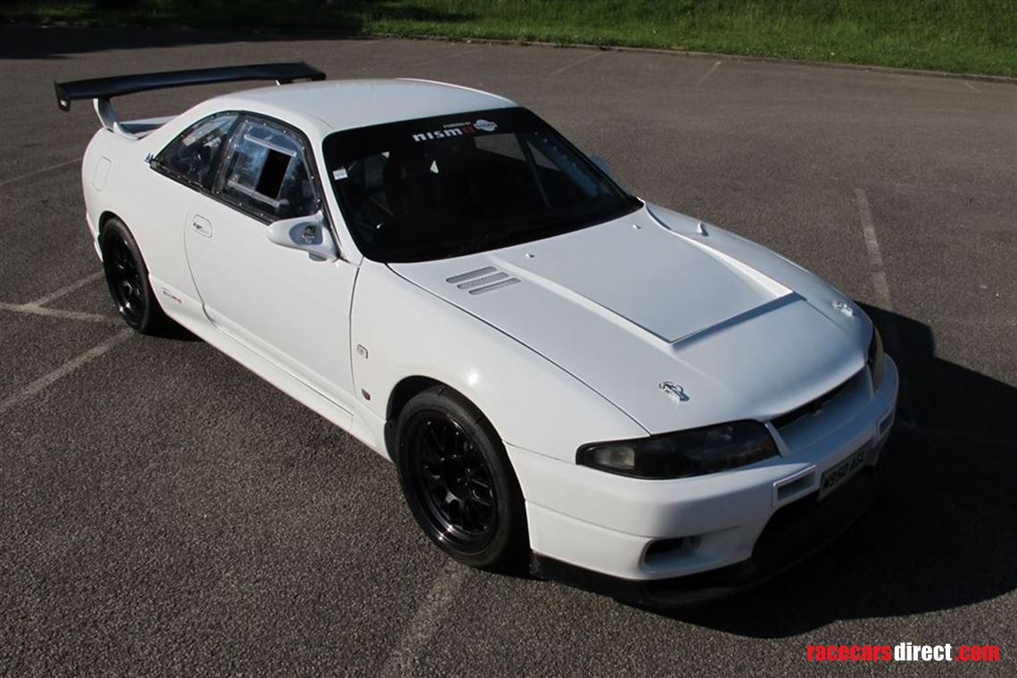 nissan-skyline-gtr-v-spec-racetrack-car