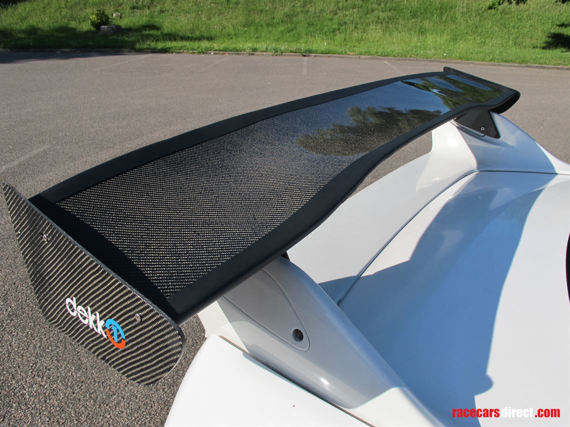 nissan-skyline-gtr-v-spec-racetrack-car