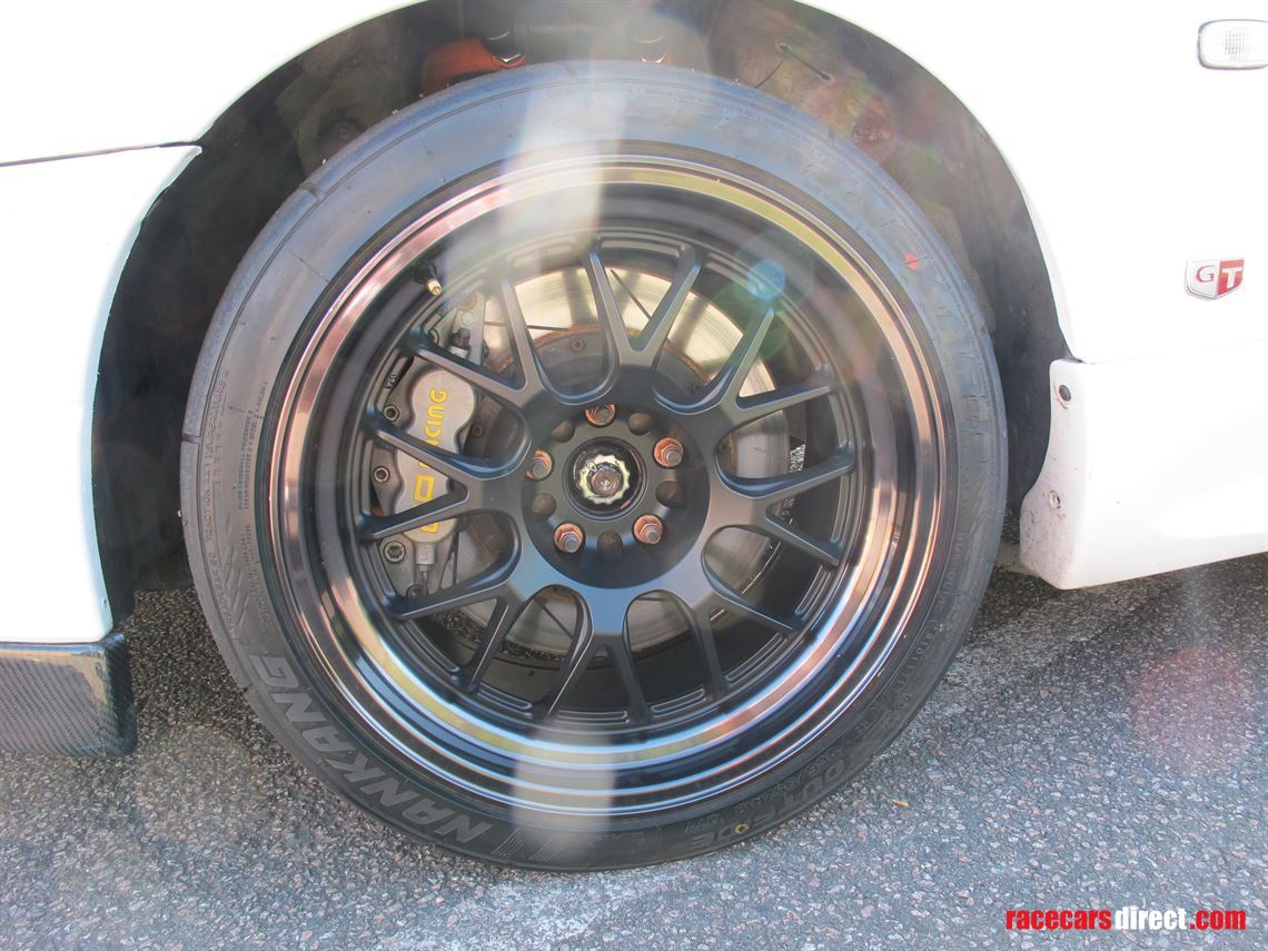 nissan-skyline-gtr-v-spec-racetrack-car