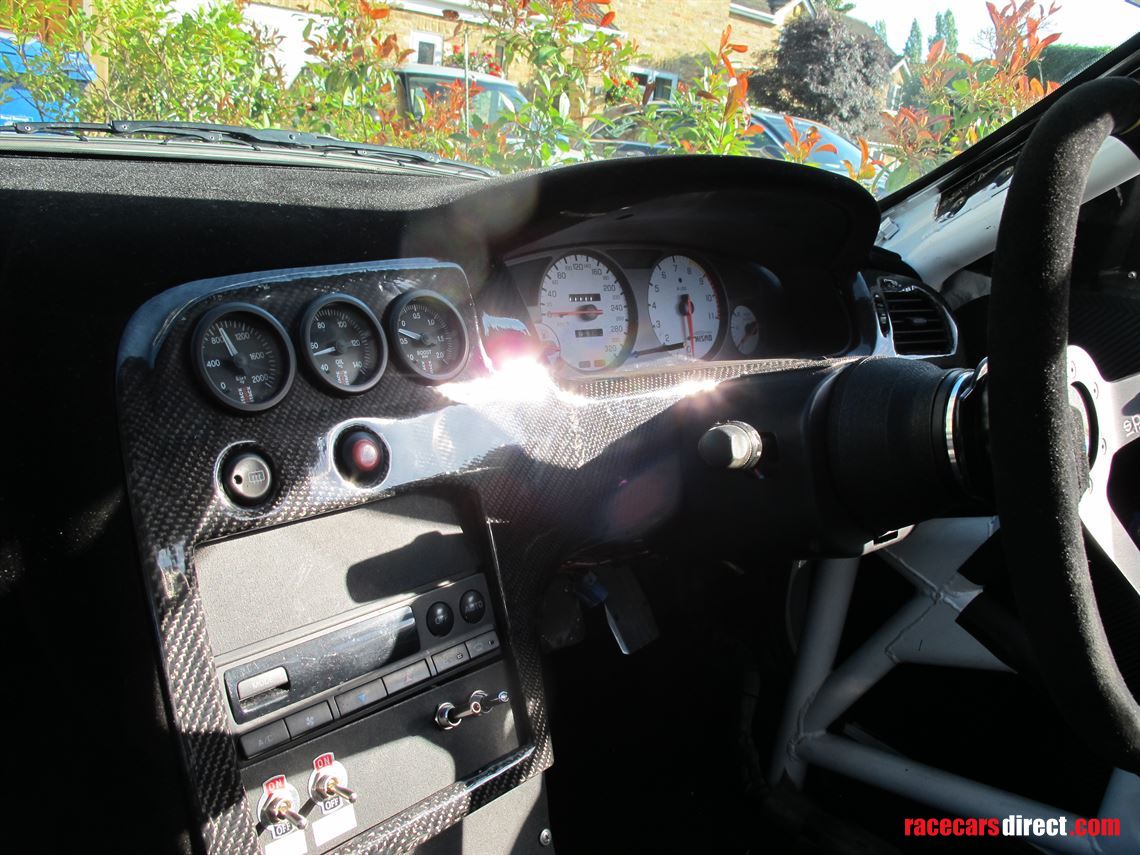 nissan-skyline-gtr-v-spec-racetrack-car