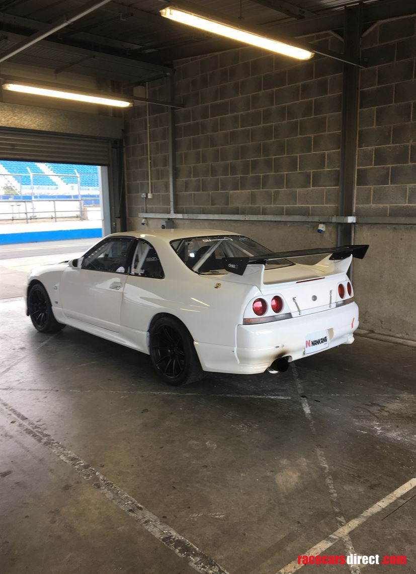 nissan-skyline-gtr-v-spec-racetrack-car