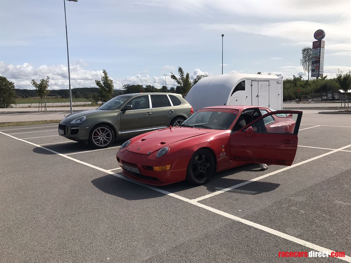 porsche-944-turbo-street-and-track-car