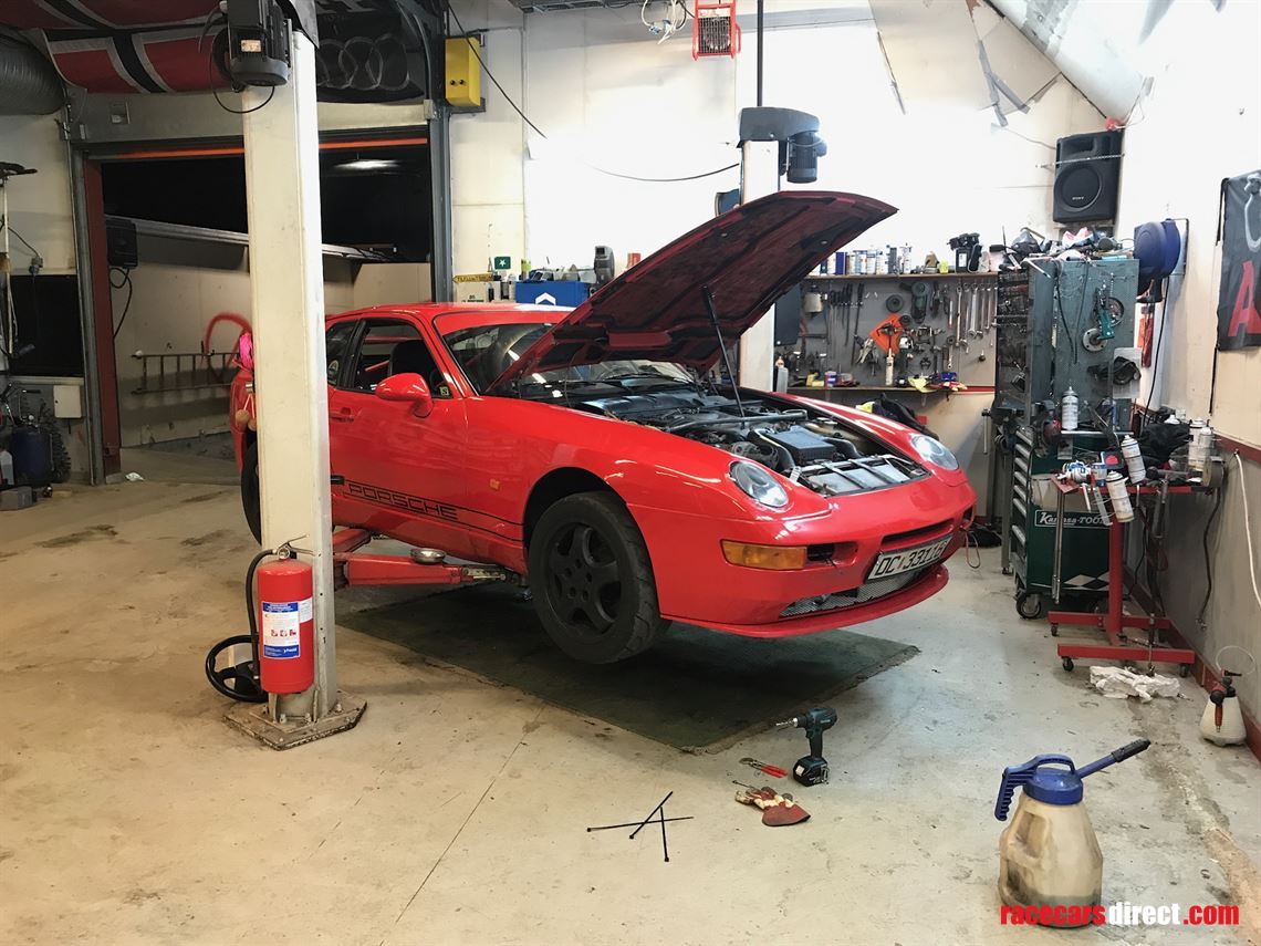 porsche-944-turbo-street-and-track-car