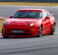 porsche-944-turbo-street-and-track-car