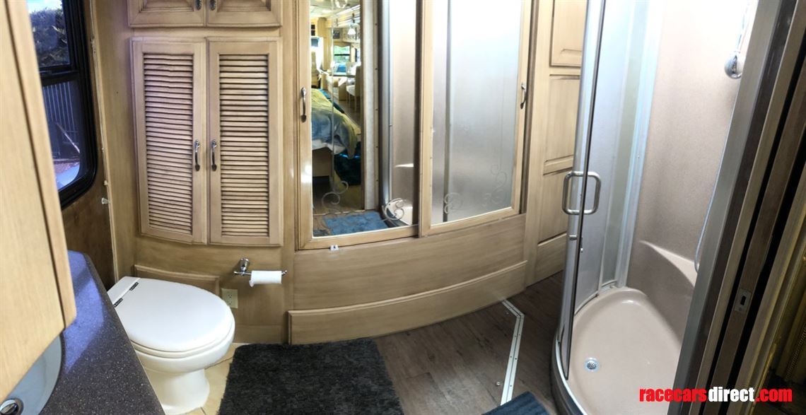 Master bedroom ensuite