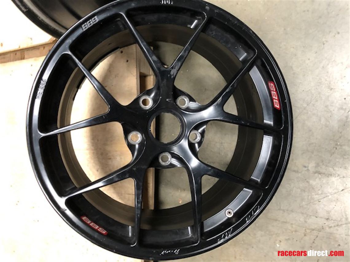 porsche-cayman-gt4-mr-wheels