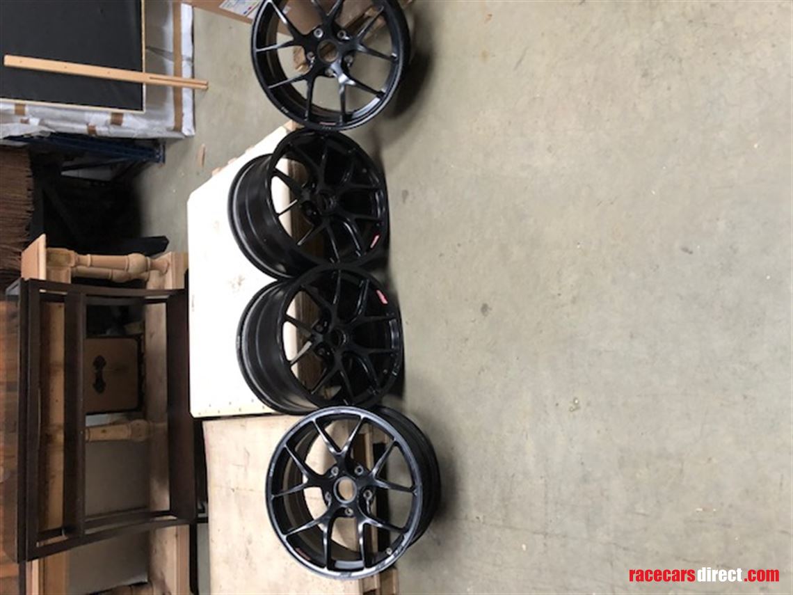 porsche-cayman-gt4-mr-wheels