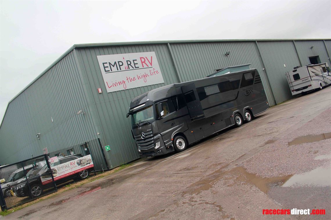 new-stx-motorhome-with-2-pop-outs-and-garage