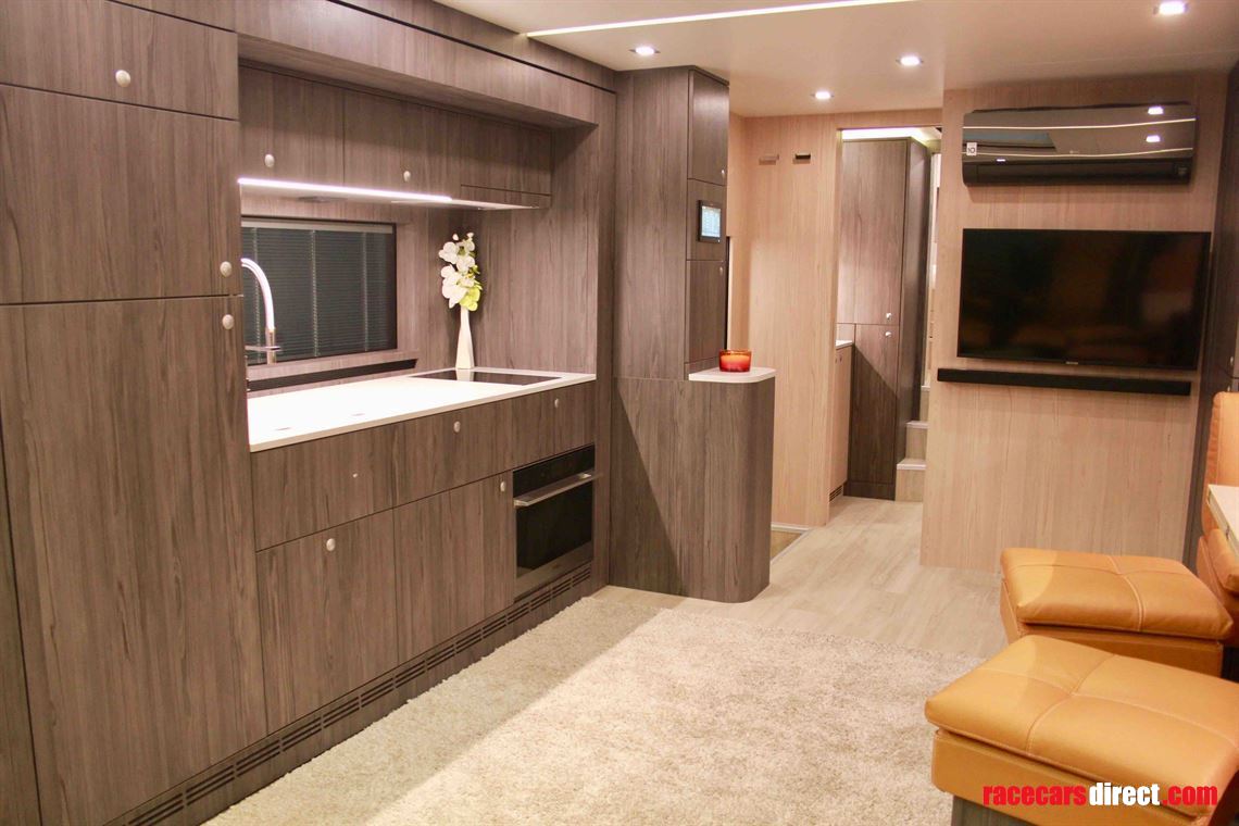 new-stx-motorhome-with-2-pop-outs-and-garage