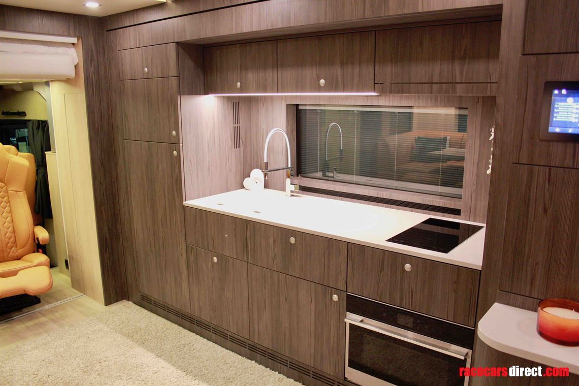 new-stx-motorhome-with-2-pop-outs-and-garage