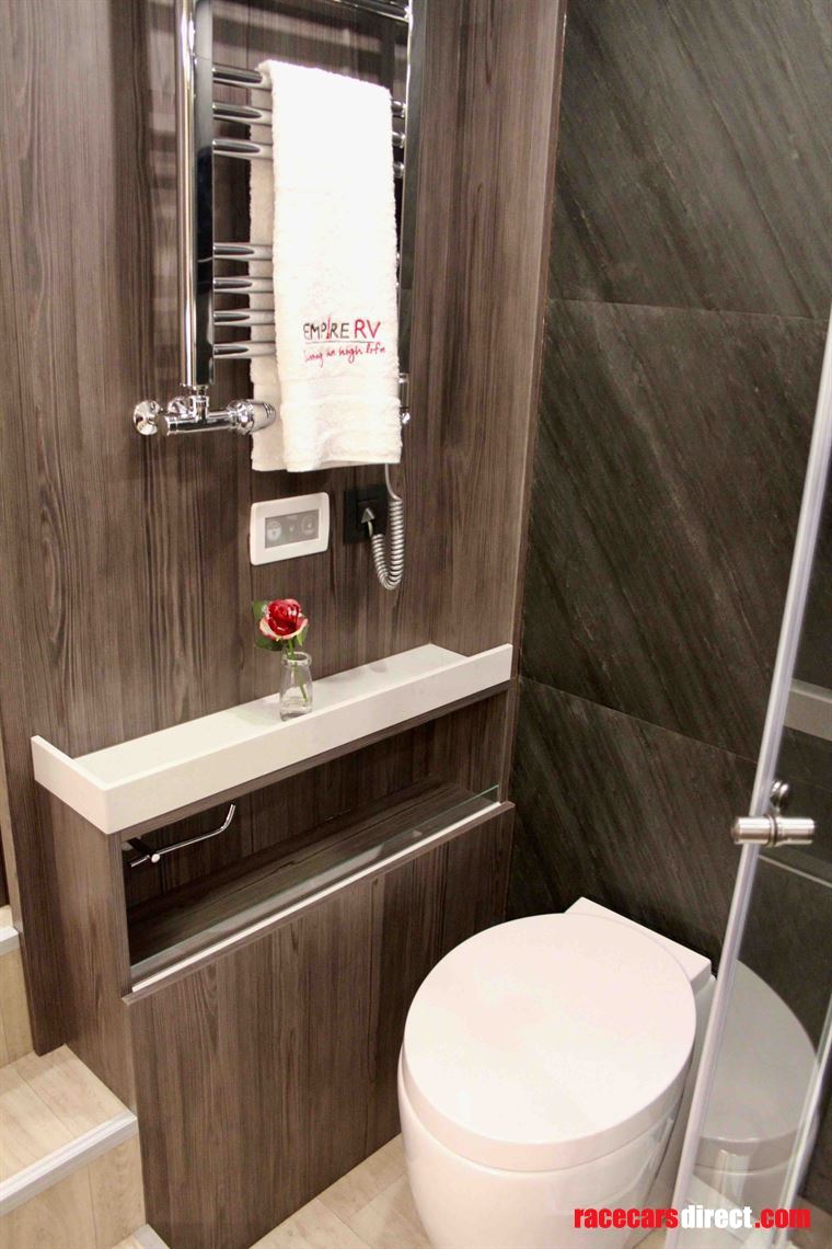 new-stx-motorhome-with-2-pop-outs-and-garage