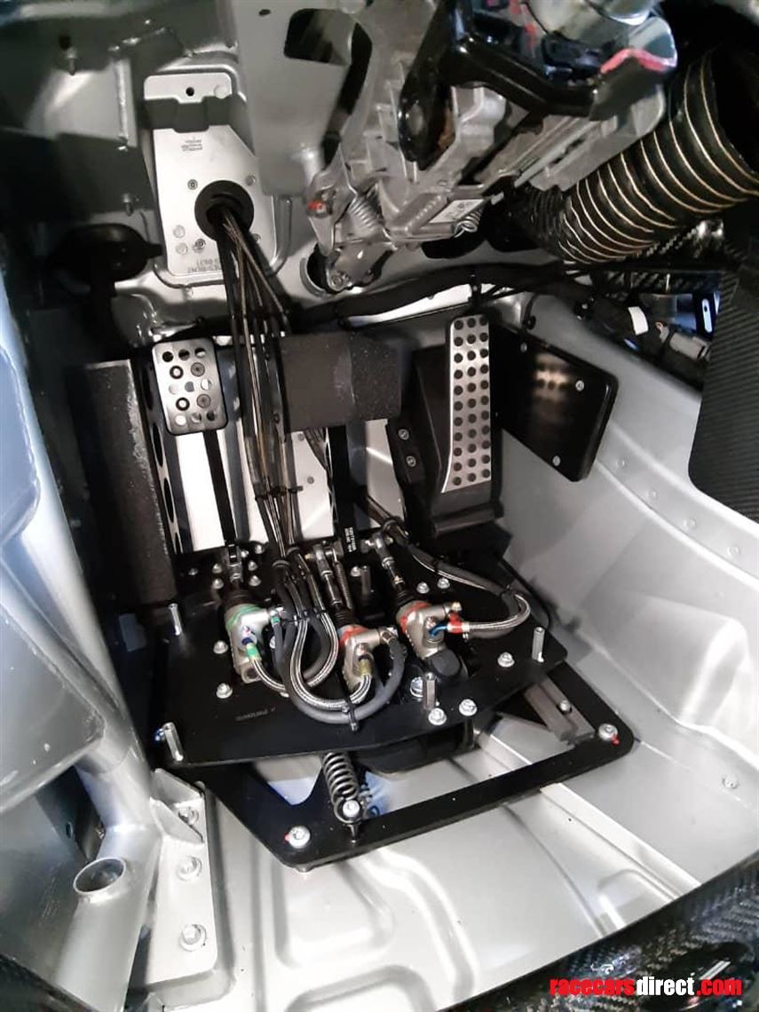 2018-mercedes-amg-gt4