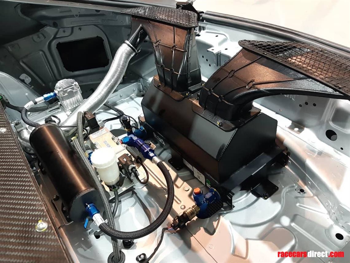 2018-mercedes-amg-gt4