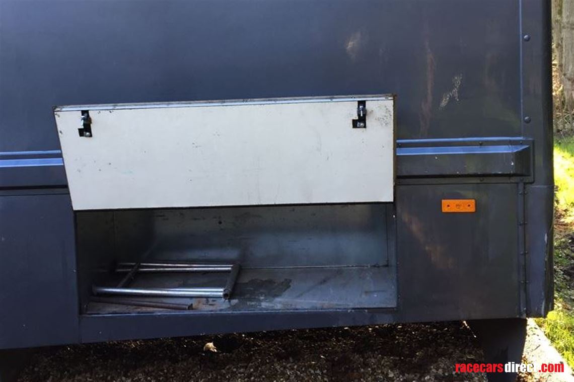 mercedes-atego-transporter-with-accommodation