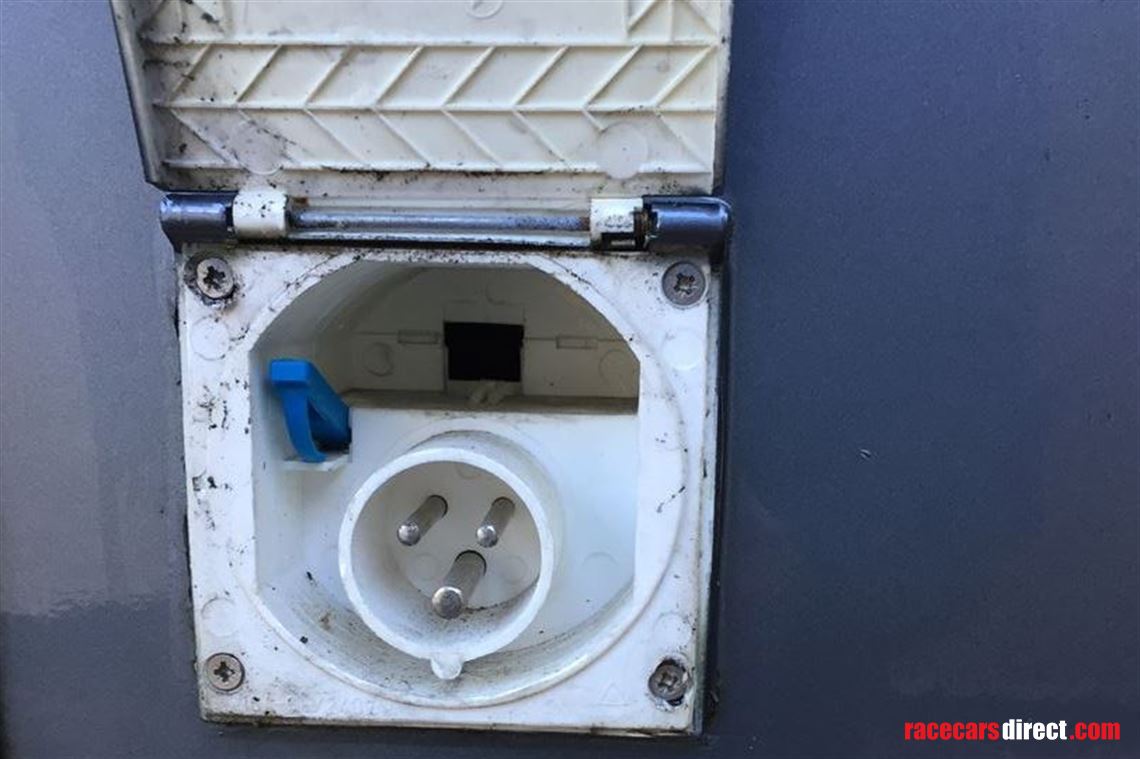 mercedes-atego-transporter-with-accommodation