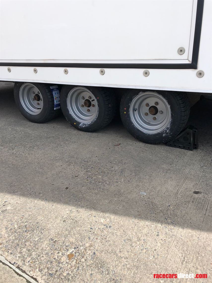 brian-james-motor-shuttle-triple-axle-tilt-be