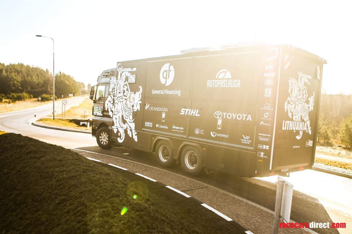 man-v8-tgx-680-hp-6x4-stunning-service-living