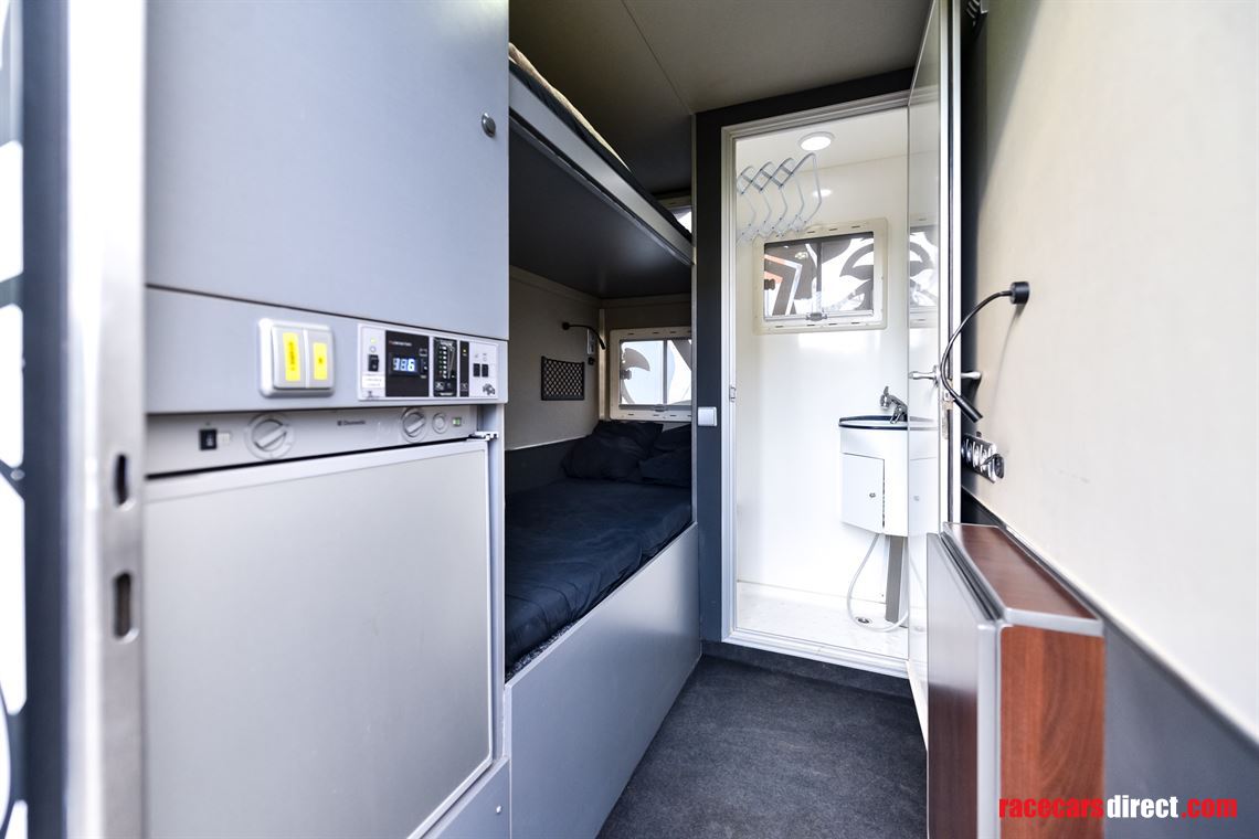 man-v8-tgx-680-hp-6x4-stunning-service-living