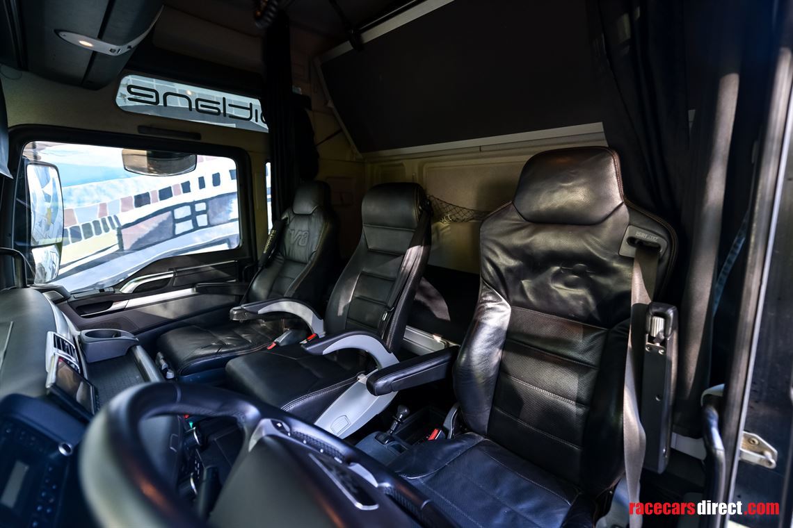 man-v8-tgx-680-hp-6x4-stunning-service-living