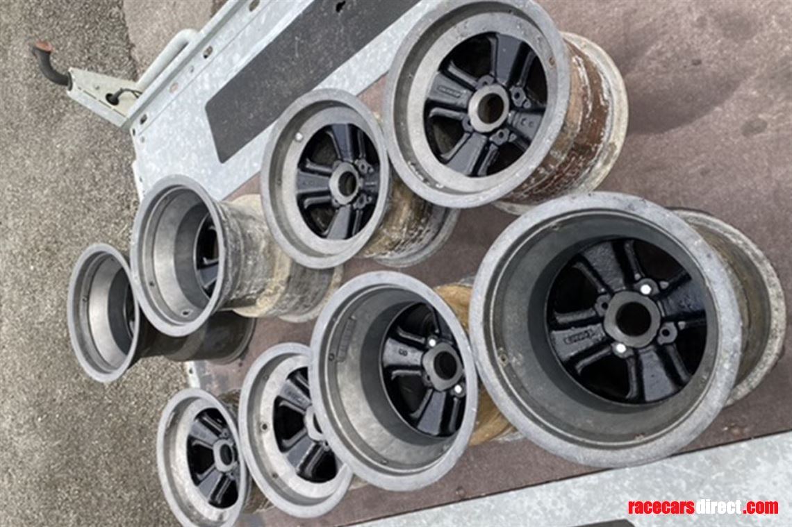 original-chevron-mag-wheels