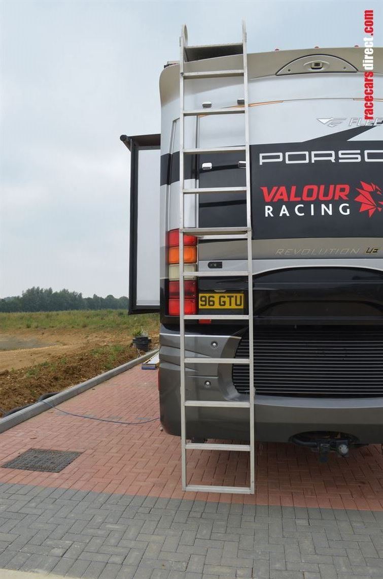 fleetwood-revolution-with-viewing-platform