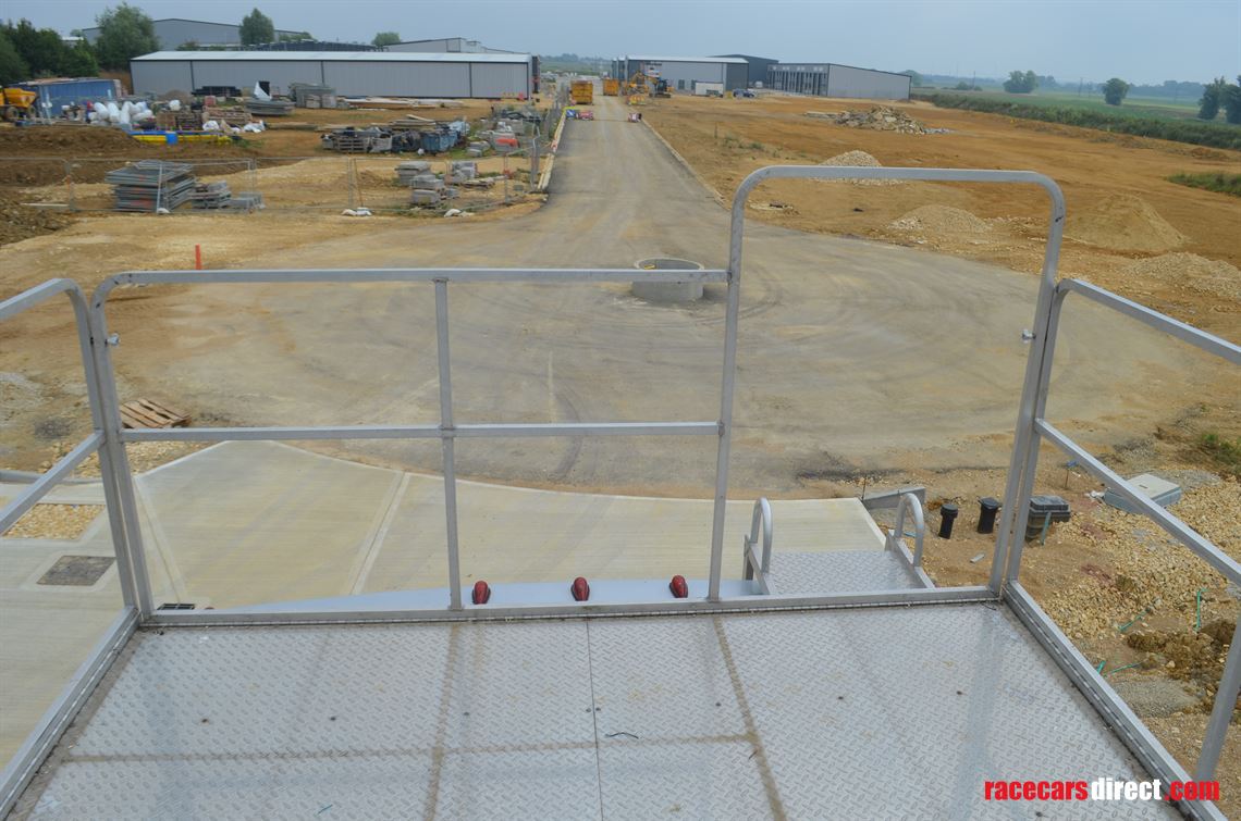 fleetwood-revolution-with-viewing-platform