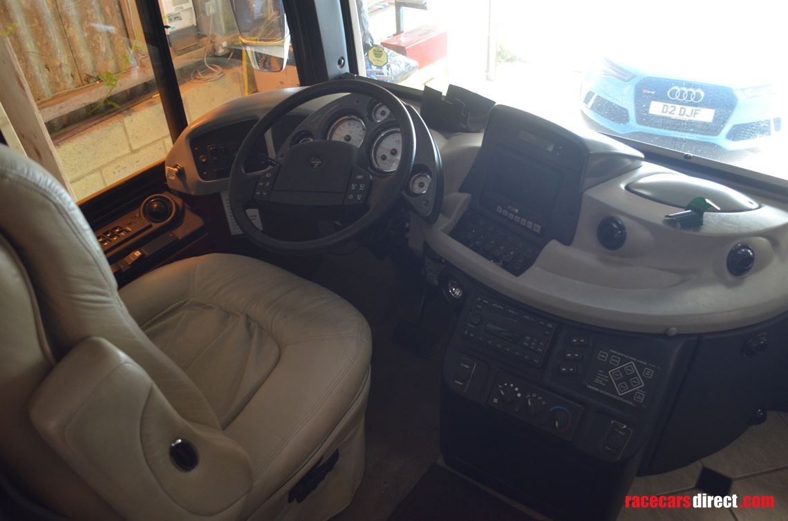 fleetwood-revolution-with-viewing-platform