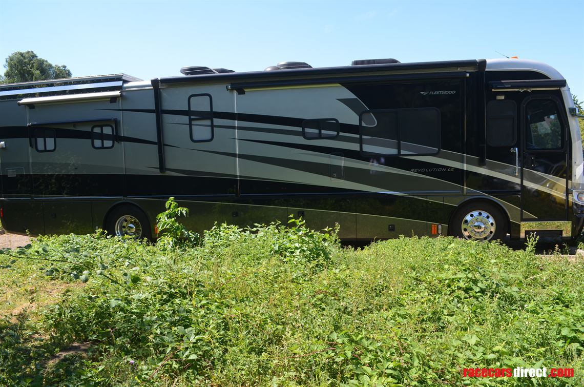 fleetwood-revolution-with-viewing-platform