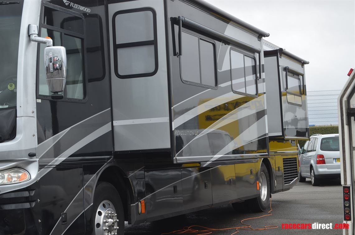 fleetwood-revolution-with-viewing-platform