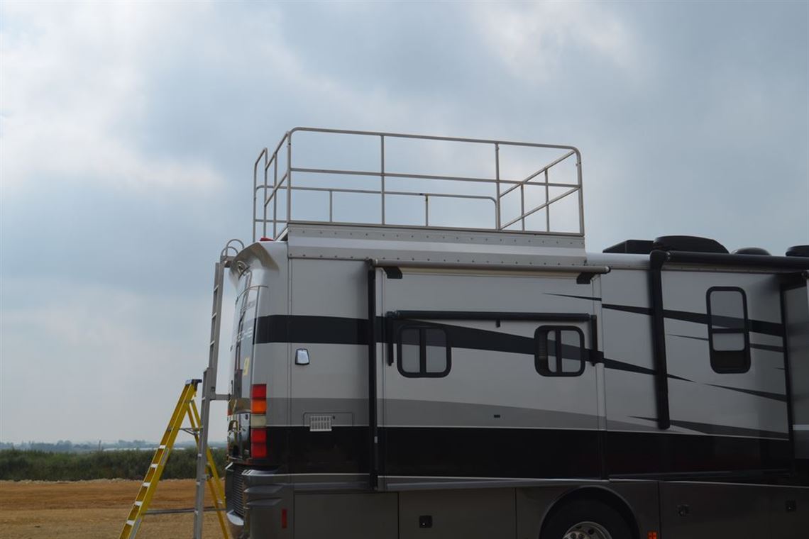 fleetwood-revolution-with-viewing-platform