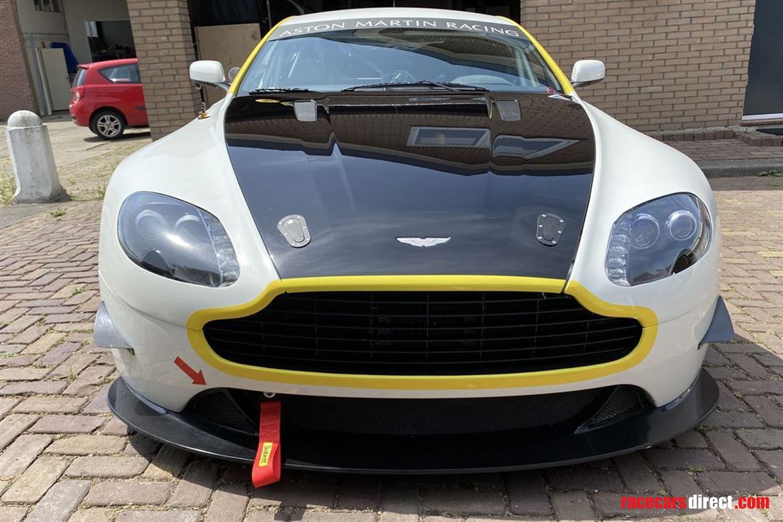 2009-aston-martin-vantage-gt4