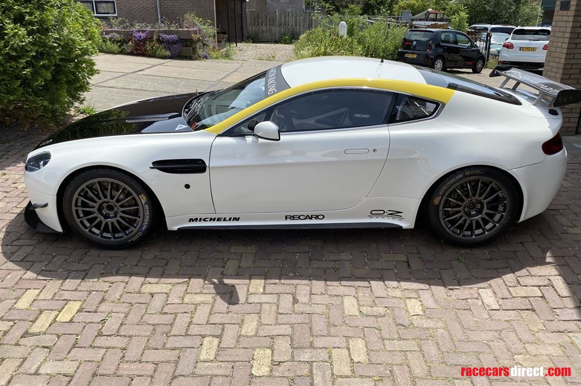 2009-aston-martin-vantage-gt4