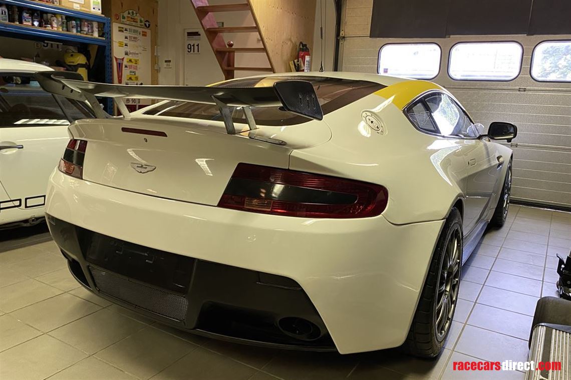 2009-aston-martin-vantage-gt4