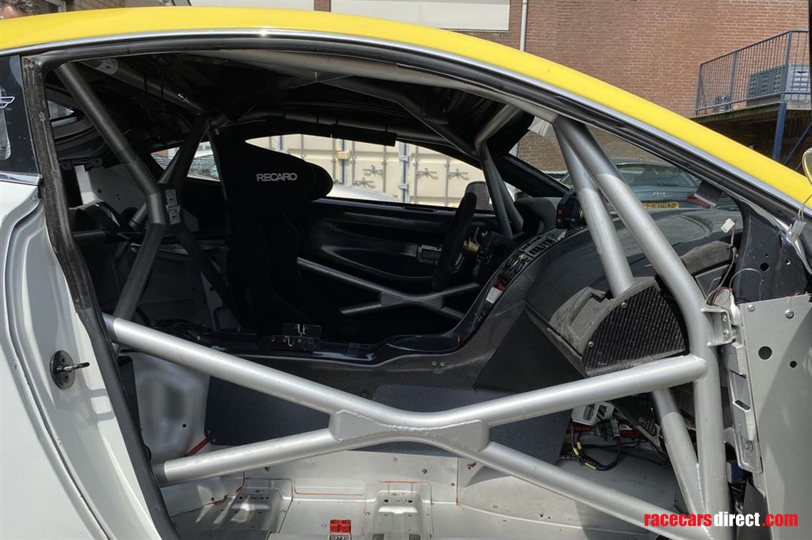 2009-aston-martin-vantage-gt4