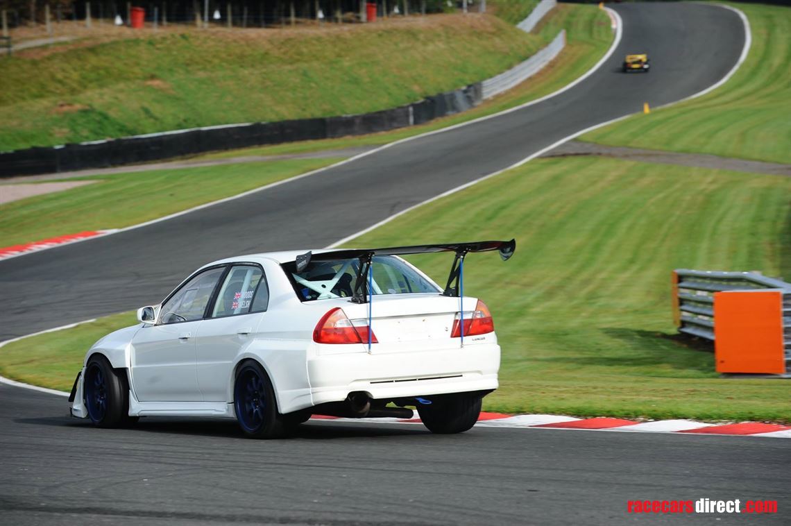 race-prepared-mitsubishi-evo-5