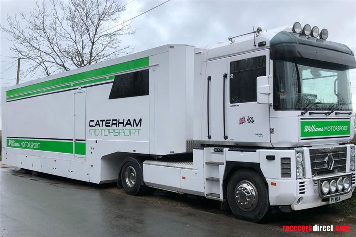 4-car-race-transporter-with-living-hospitalit