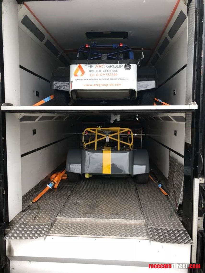 4-car-race-transporter-with-living-hospitalit