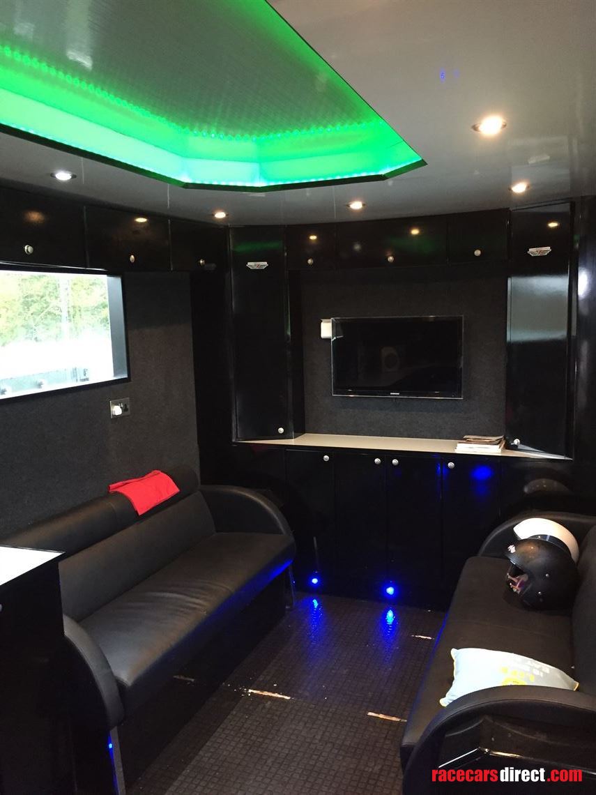 4-car-race-transporter-with-living-hospitalit